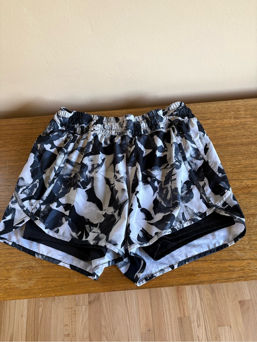 Black & White Floral Print Women's Athletic Shorts